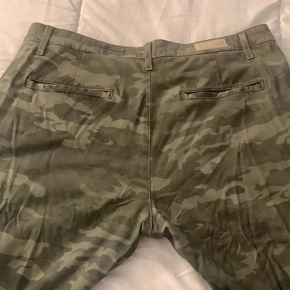 AG The Camden tailored camo cropped pants size 33 - Picture 2 of 5